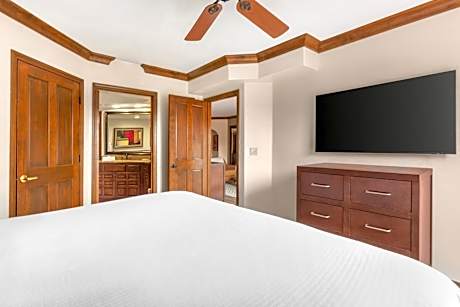 1 Bedroom 1 King Mesa Suite Roll-In Shwr