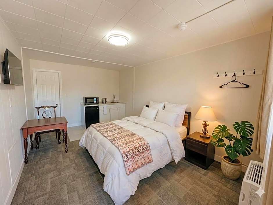6267 Persepolis Inn
