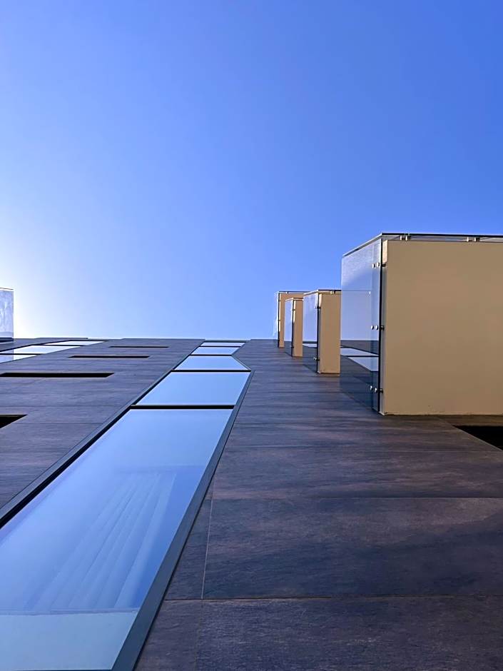 Glass House - Smart Rooms & Parking