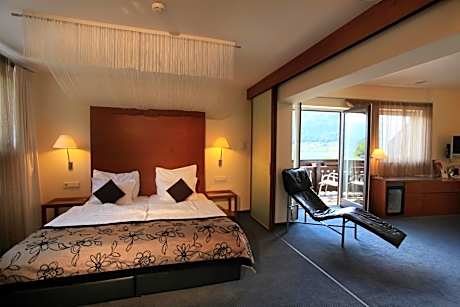 Suite with Balcony and Lake View