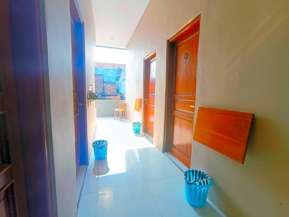 Wisma Kencana Syariah near UNS Mitra RedDoorz