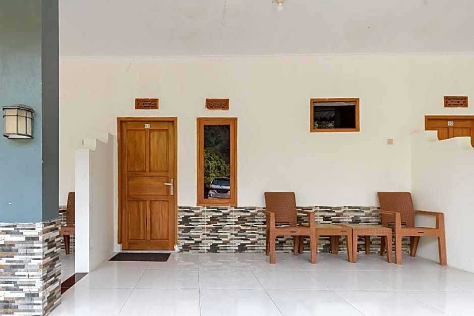 RedDoorz near Ciletuh Sukabumi