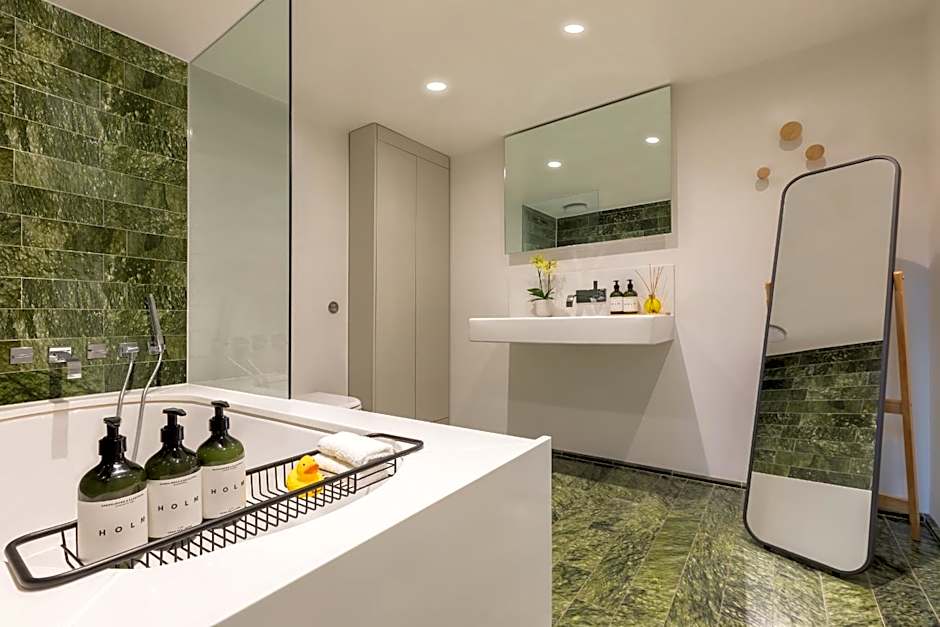 Town Hall Hotel & Apartments