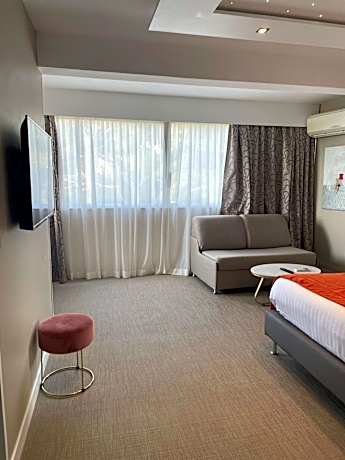 Superior Queen Room with Sofa Bed and Sea View