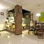 RedDoorz Syariah Plus near Trans Studio Cibubur