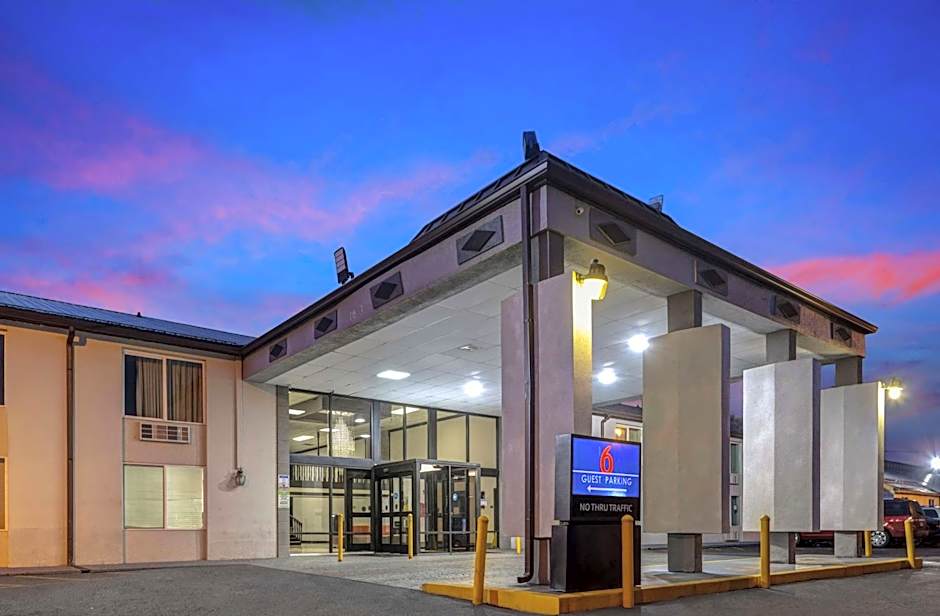 Motel 6 Indianapolis IN