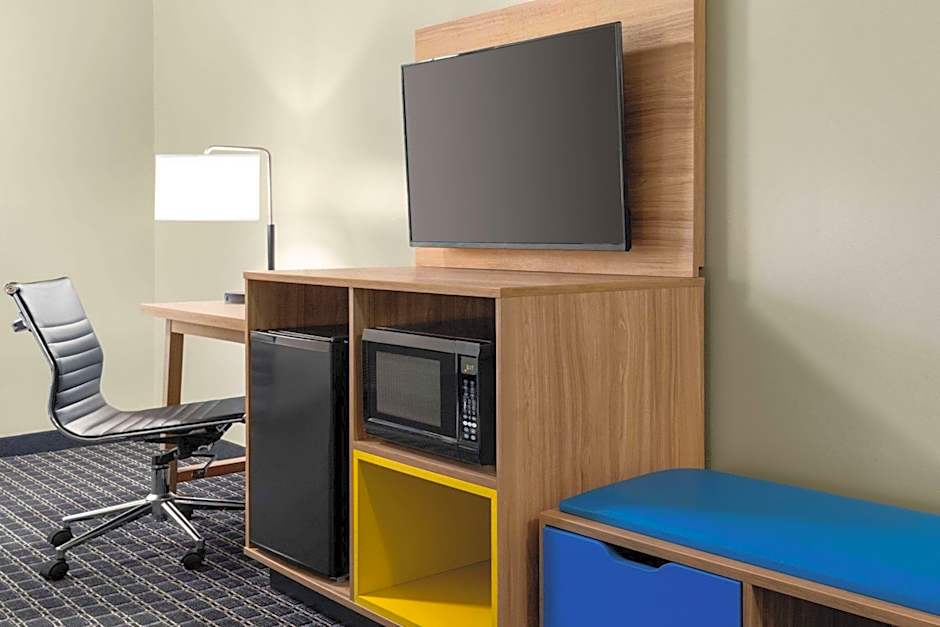 Days Inn & Suites by Wyndham Lancaster Amish Country