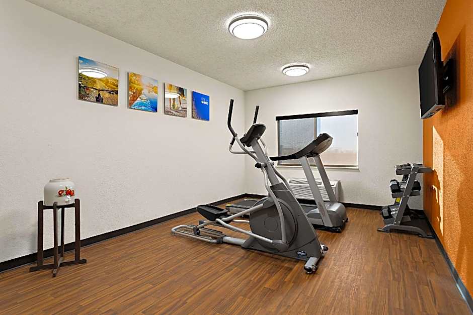 Comfort Suites   University