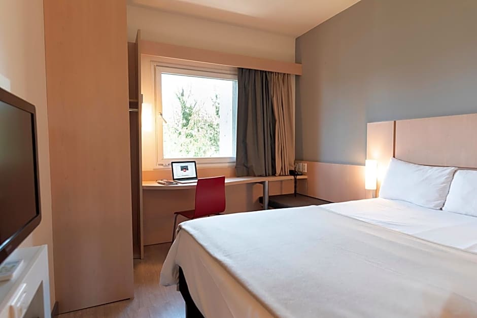 Hotel Ibis Pilar