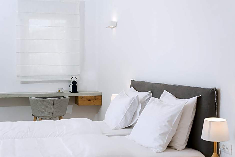 Super Paradise Hotel