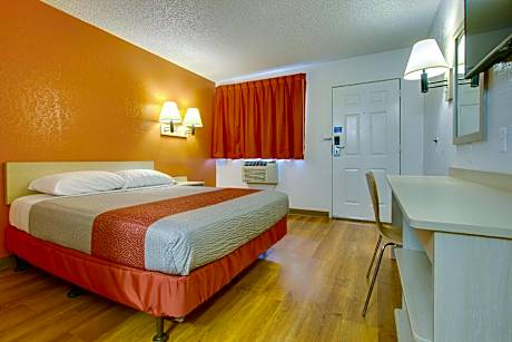 1 Full Bed | ADA/RI Shower/Micfridge