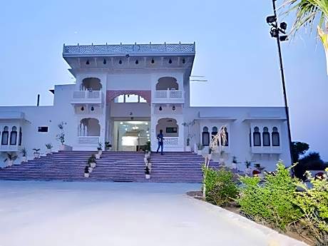 Tej Mahal Palace Bandikui