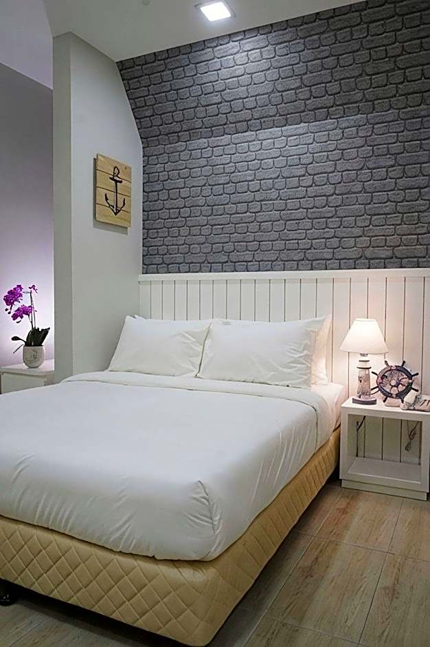 Lighthouse Hotel & Shortstay