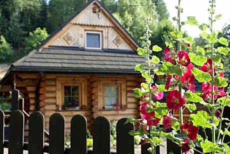 CHATA PACHNĄCA LASEM