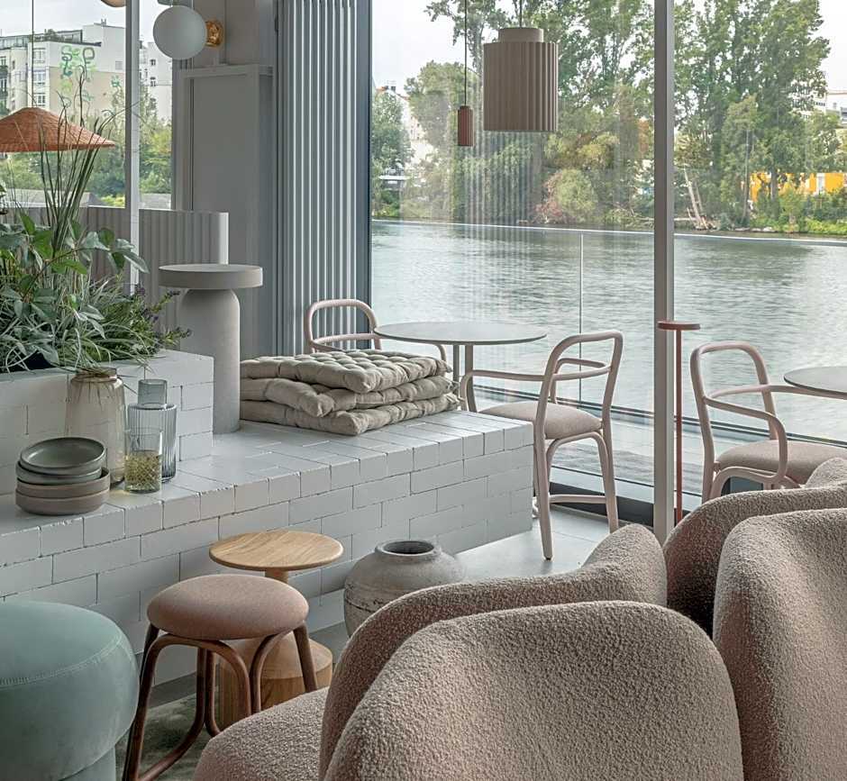 Locke at East Side Gallery