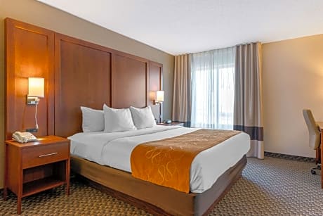 King Suite - Non-Smoking