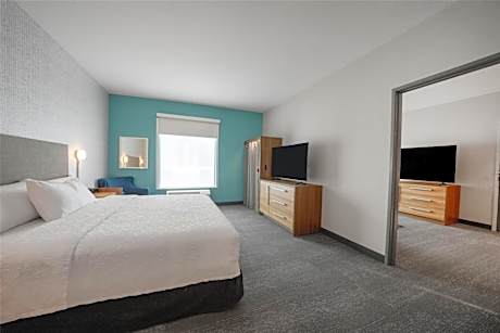 One-Bedroom King Suite - Hearing Accessible