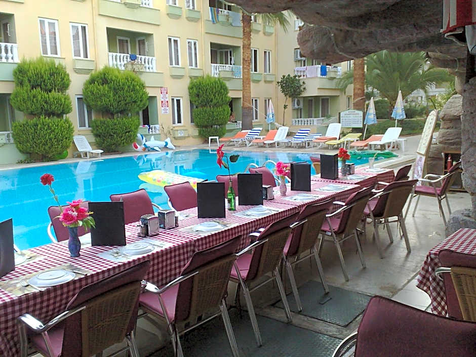 Club Sunset Apartments