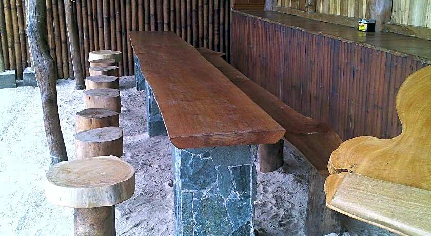 JJS BACKPACKERS VILLAGE