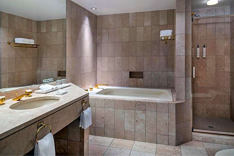 Metropolitan Hotel Vancouver by Marriott