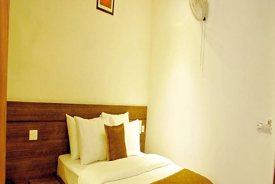 Goroomgo City Square Hisar