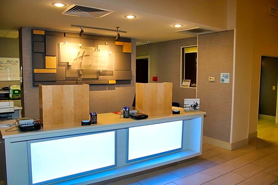 Holiday Inn Express & Suites Douglas By IHG