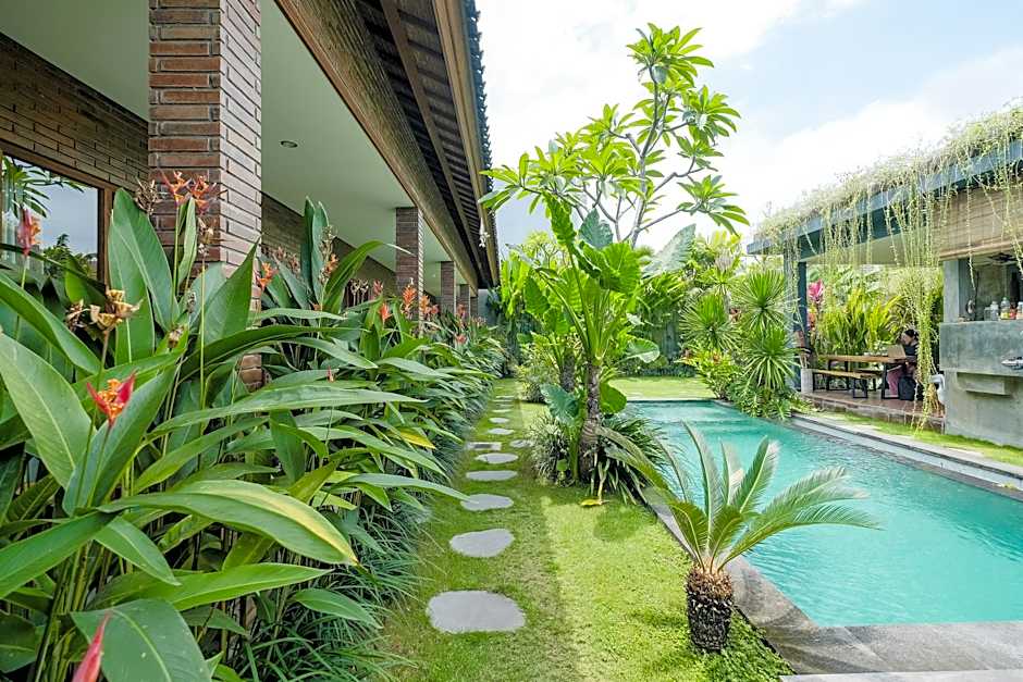 The Kumpi Bali by The Lavana