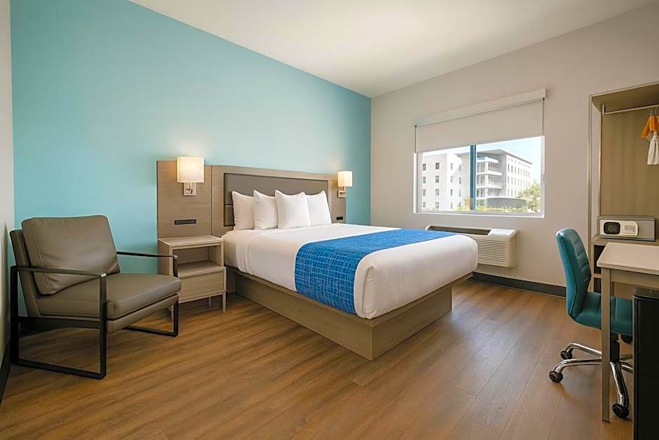 Travelodge by Wyndham LAX South