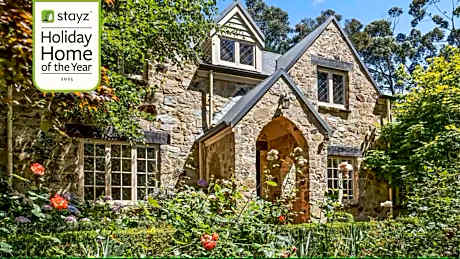 FROGWELL HOLLOW immerse into an idyllic fairytale