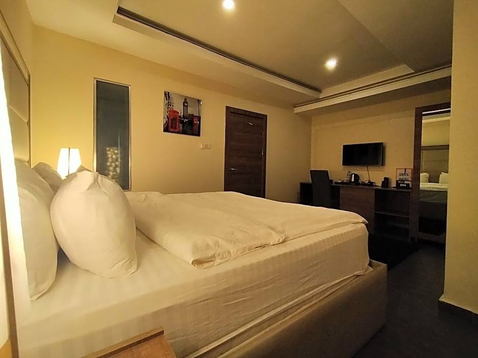 Iris Hotel