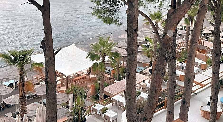 Perios Beach House - Adults Only