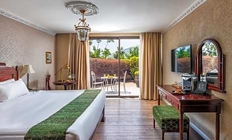 Quadruple Room with Terrace