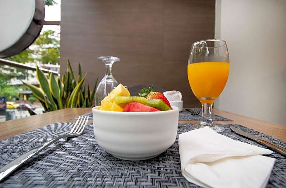 Ramada Panama Centro via Argentina