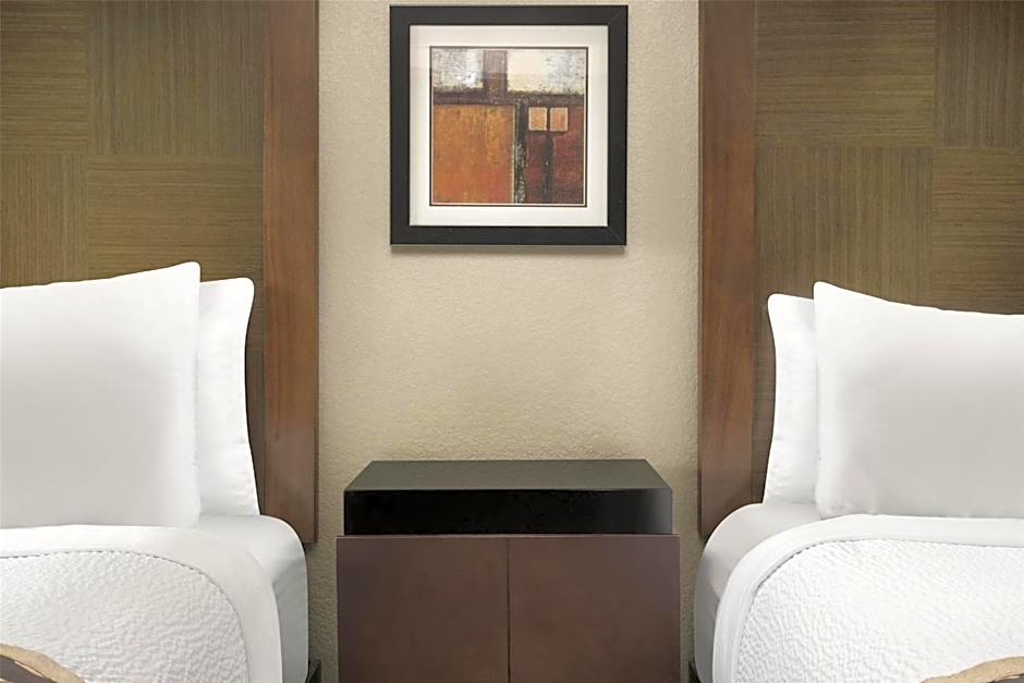 Best Western Premier Crown Chase Inn & Suites