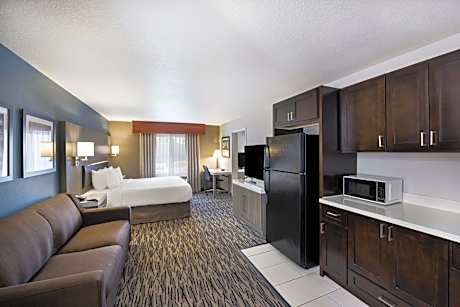 King Suite with Two King Beds and Kitchenette - Sofa Bed/Non-Smoking