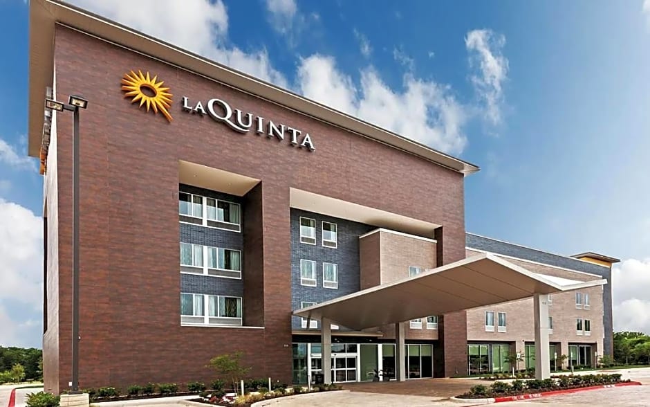 La Quinta Inn & Suites by Wyndham Louisville East