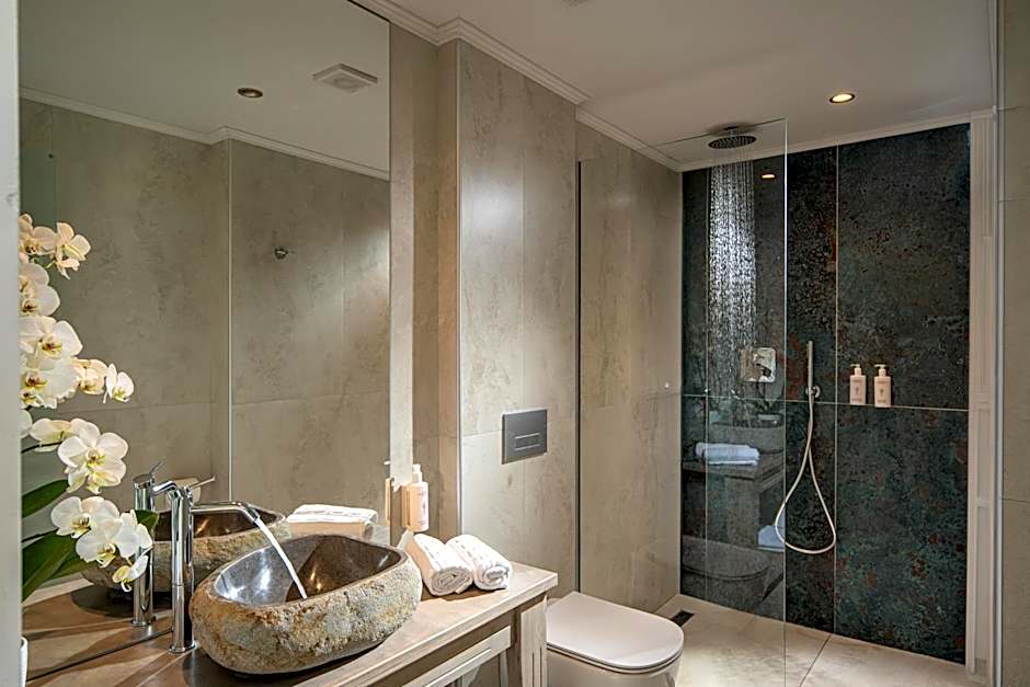 Parthenis Hotel & Suites