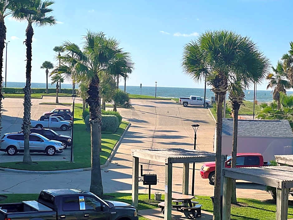 Cozy Galveston Beach Front Condo