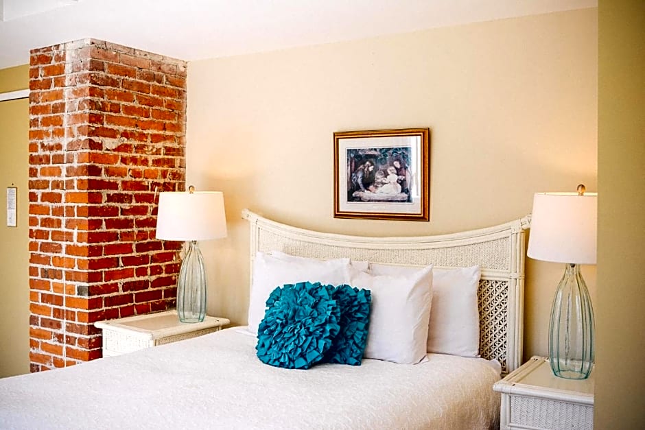 Dashwood Manor Seaside Bed & Breakfast