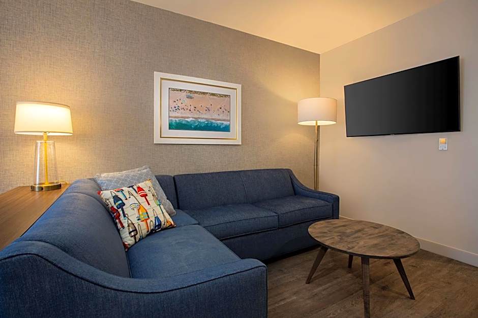 Fenwick Shores, Tapestry Collection by Hilton