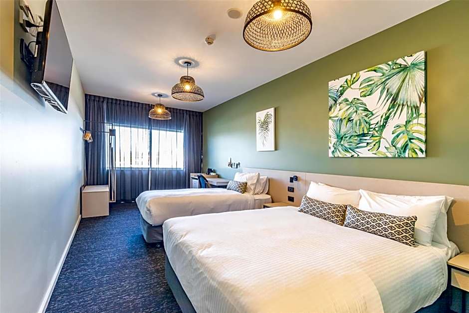 Nightcap at Commercial Hotel