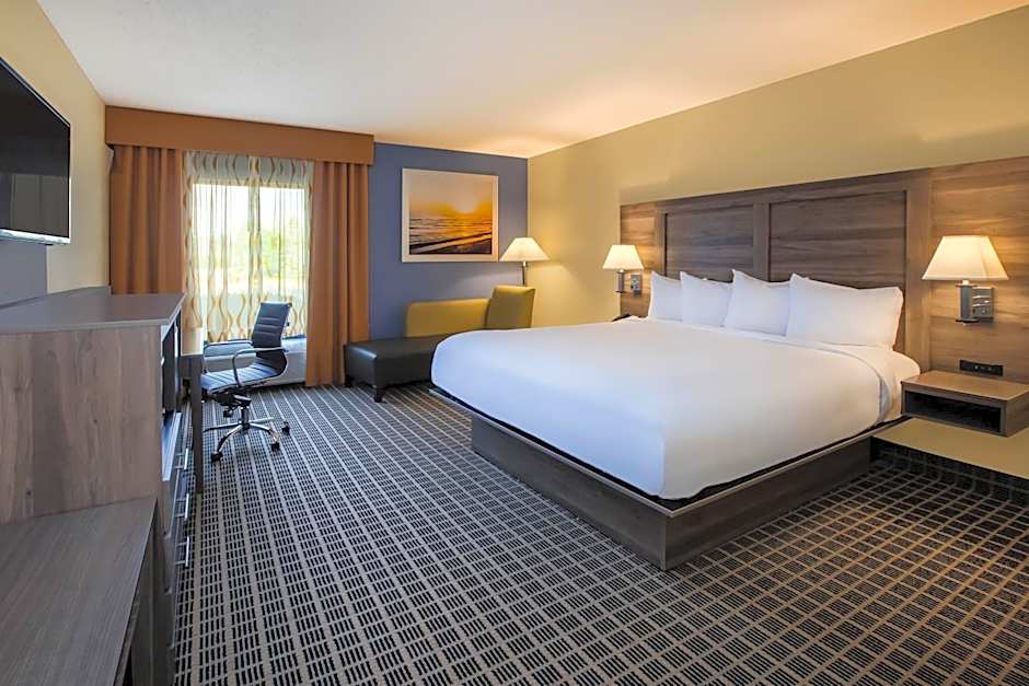 Days Inn by Wyndham Cadillac