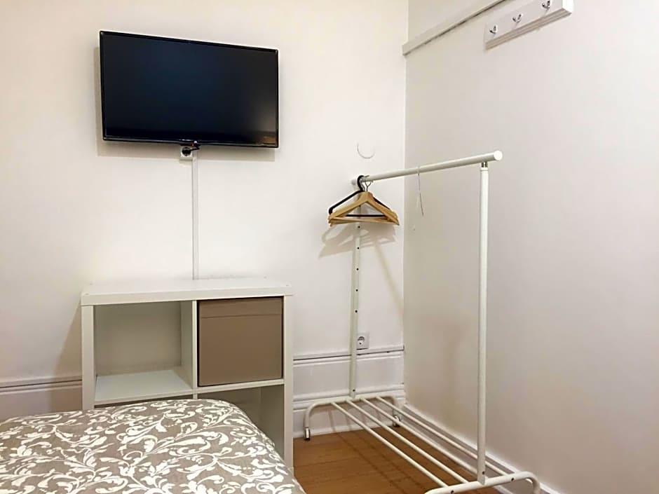 Lira Guest House B&B