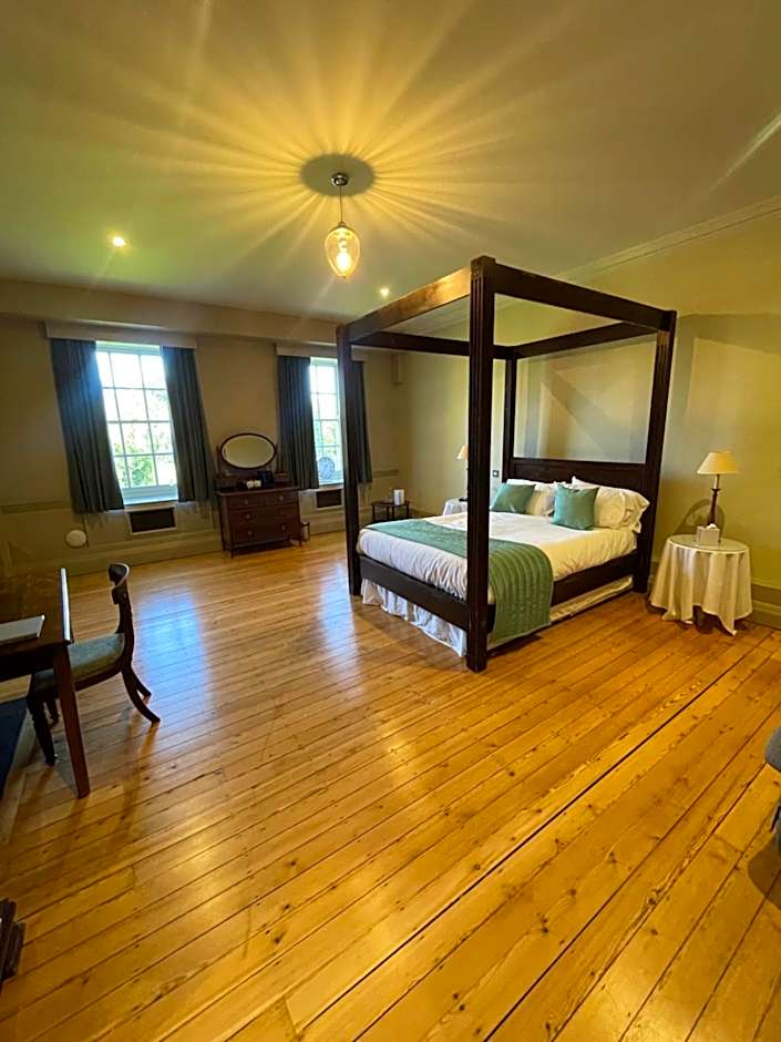 Holbrook Manor & Spa