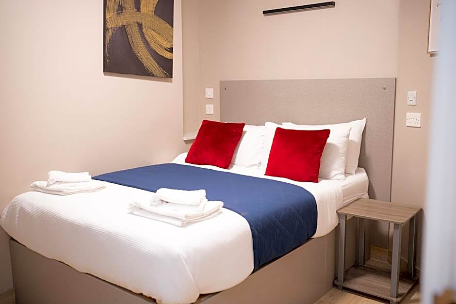 OYO Paragraph Palmers Green - Tottenham Stadium