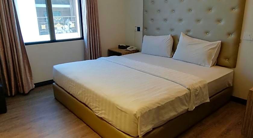Ease Hotel