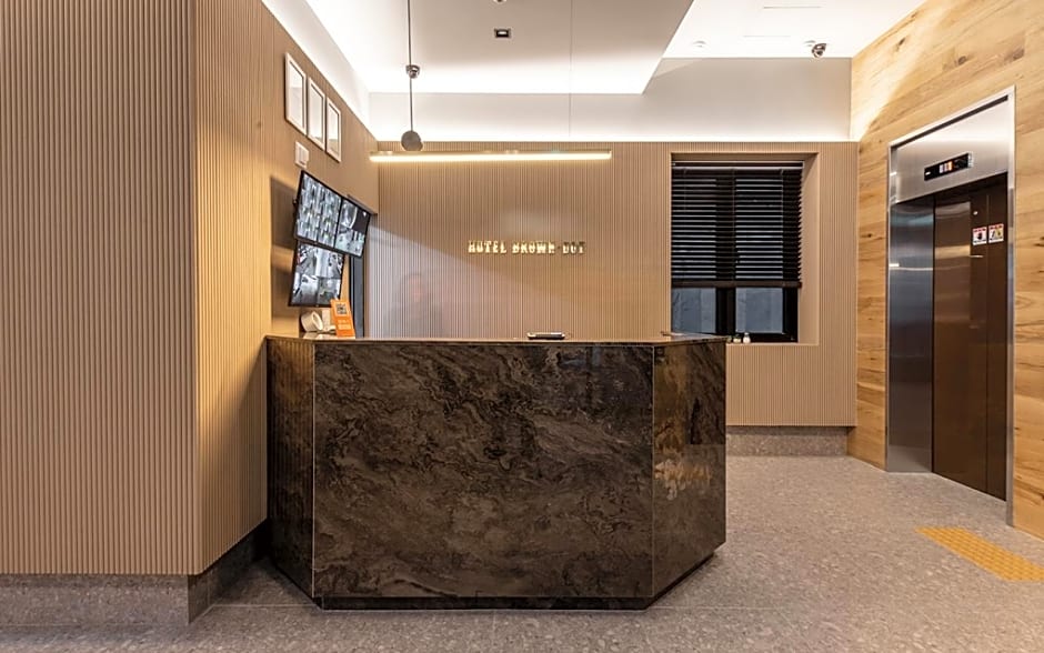 Brown-Dot Hotel Deokcheon