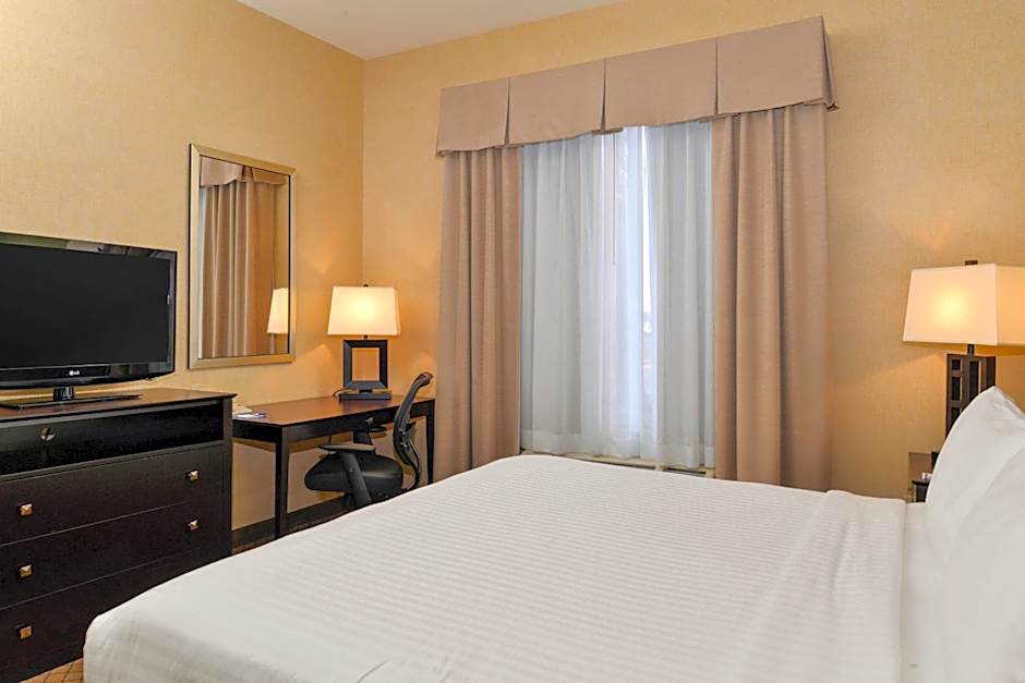 Holiday Inn Express Woodland By IHG