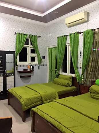 OYO Life 93055 Fathin Hotel