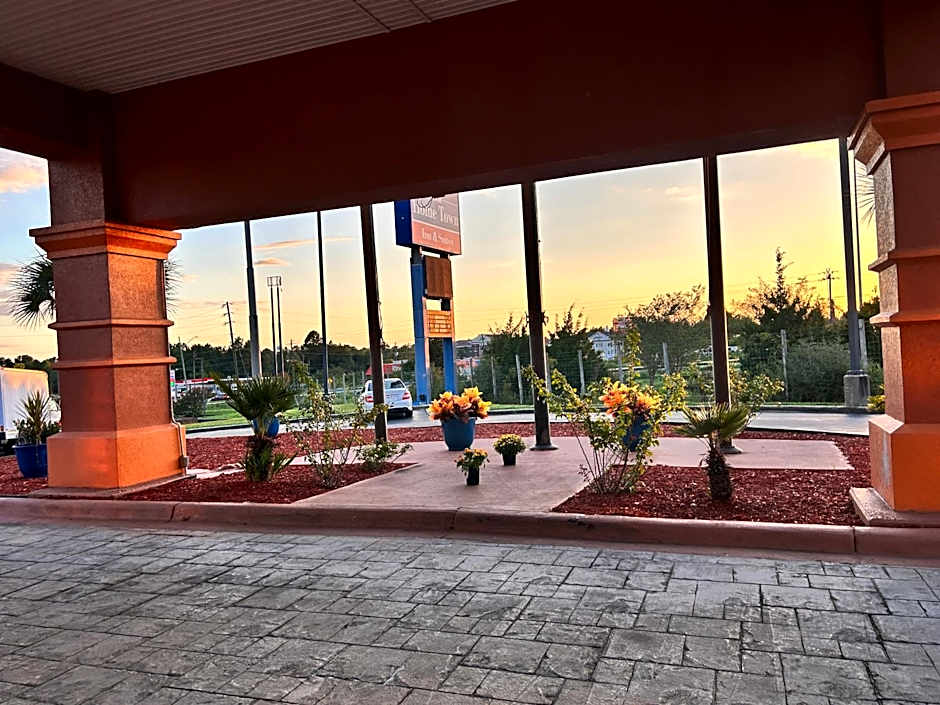 Home Town Inn & Suites